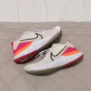 Womens Nike Free Runs 8.5